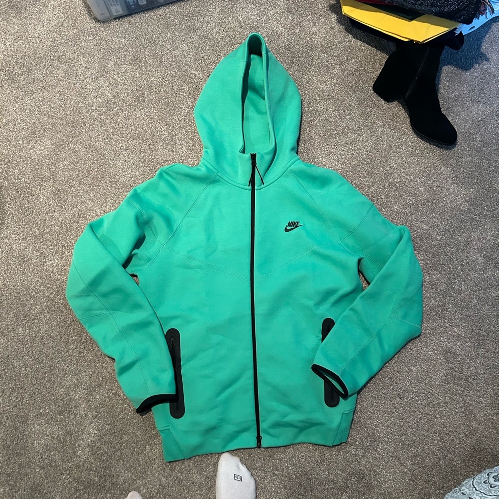 NIKE TECH FLEECE